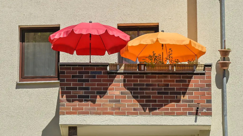 Balkon-Sonnenschirme-Neubau-Grunewaldstrasse-Steglitz-Zehlendorf-Berlin-Deutschland-Balcony-sunshades-new-building-Grunewaldstrasse-Steglitz-Zehlendorf-Berlin-Germany