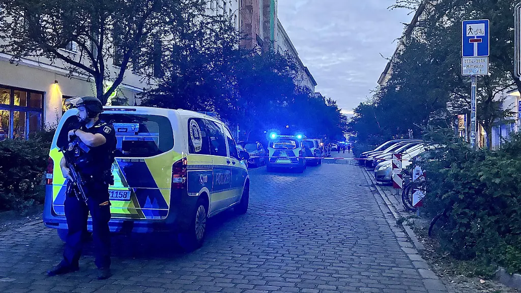 Opfer saß in Café: Unbekannter schießt auf 22-Jährigen in Berlin-Kreuzberg