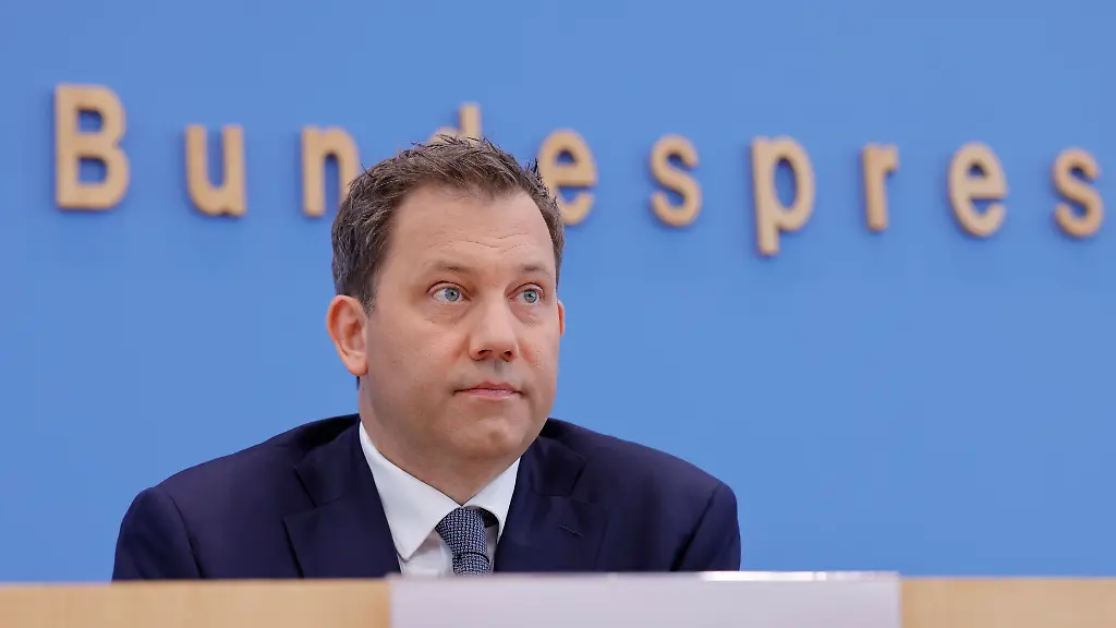 Nach heftiger Kritik: Klingbeil rudert bei Steuerplänen für Vereine zurück