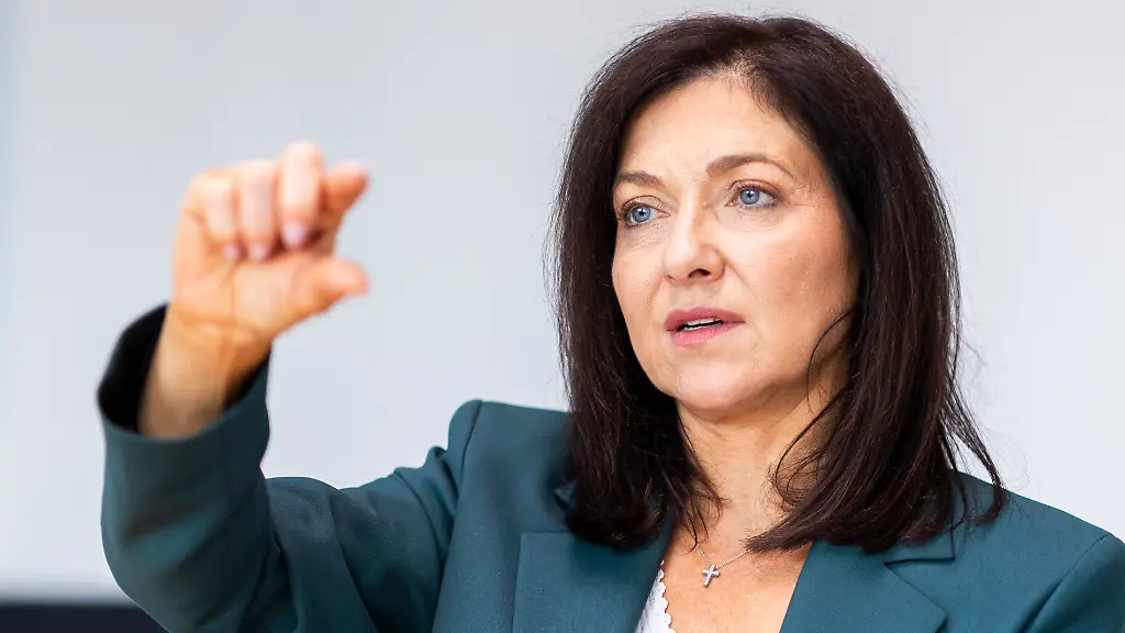„Mein Ziel ist mehr Markt“: Ministerin Reiche erwartet geringere Strompreise erst in 2030ern