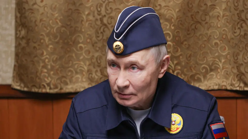 DIESES-FOTO-WIRD-VON-DER-RUSSISCHEN-STAATSAGENTUR-TASS-ZUR-VERFUeGUNG-GESTELLT-RUSSIA-YUZHNO-SAKHALINSK-AUGUST-13-2026-Russia-s-President-Vladimir-Putin-attends-a-meeting-on-ensuring-the-security-of-Russias-eastern-borders