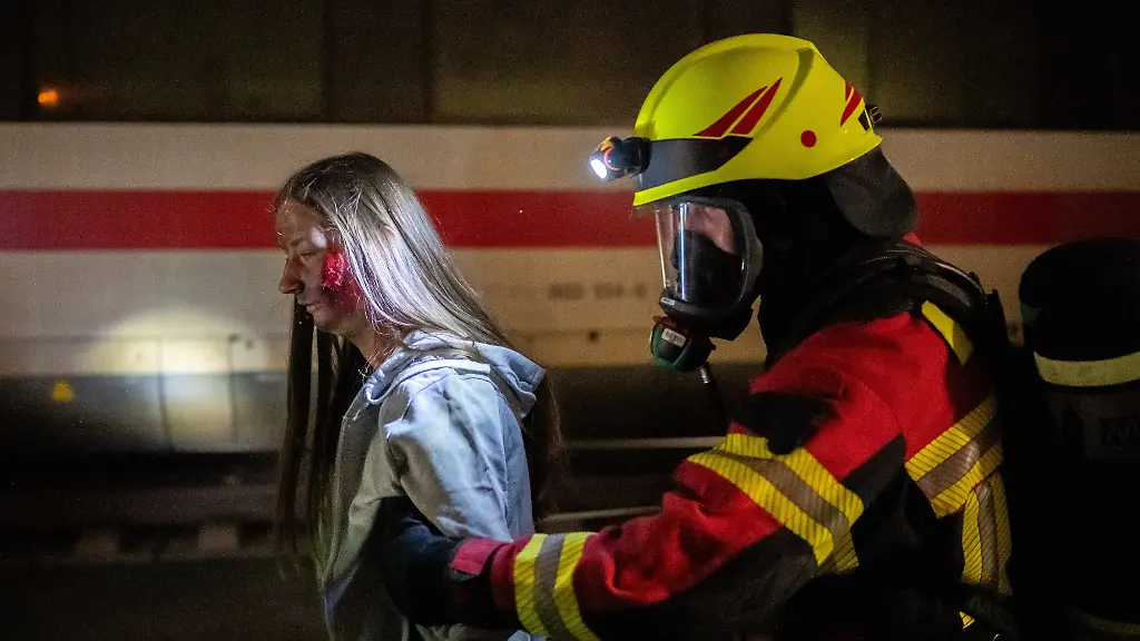 „Längst alle tot“, Fax-Kontakt: Großübung im ICE-Tunnel endet im großen Desaster