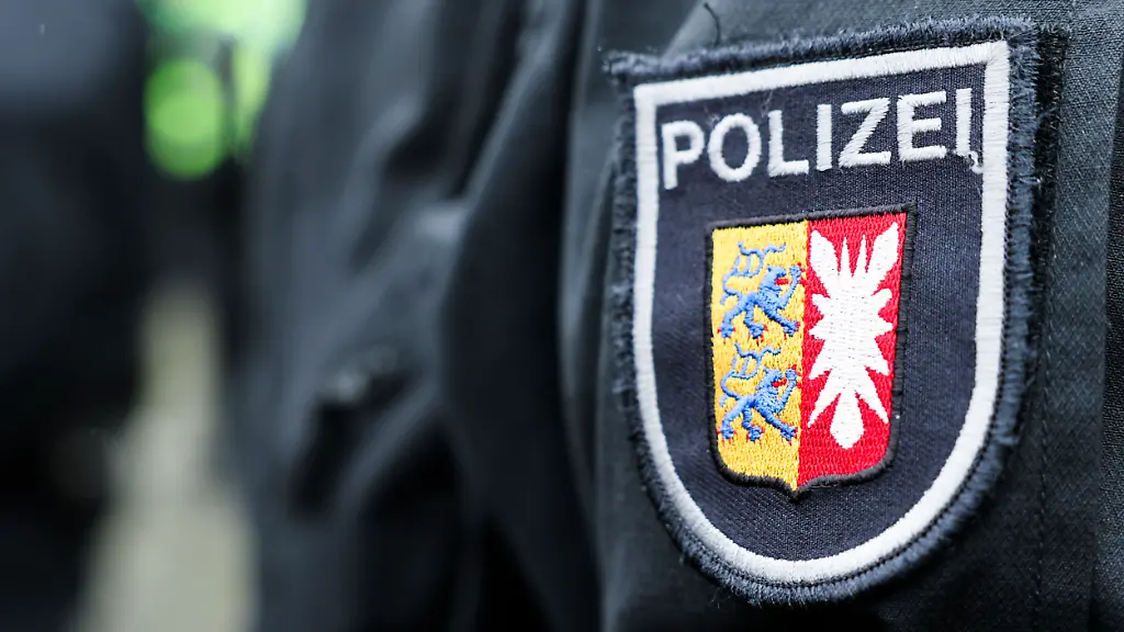 Torso war in Folie gewickelt: Jäger entdeckt Leichenteil in Waldstück nahe Flensburg