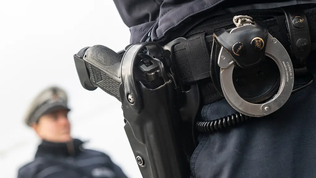 Großeinsatz in Augsburg: Polizei nimmt nach Leichenfund 29-Jährigen fest