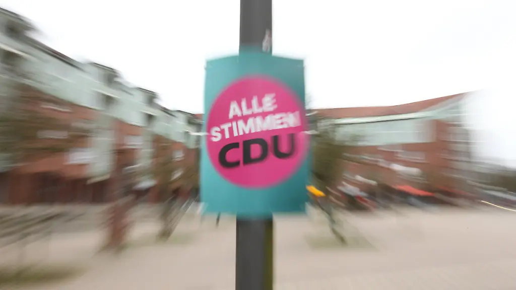 „Natürlich provokant“: CDU-Kandidatin erklärt „Milf“-Kette auf Wahlplakat