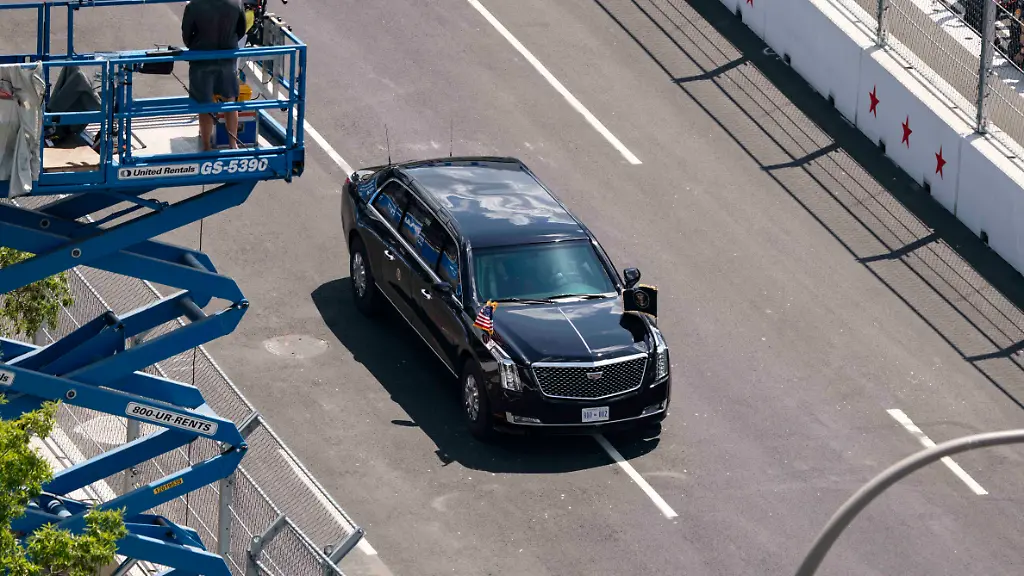 Mit Melania in „The Beast“: Trump dreht Ehrenrunde bei IndyCar-Rennen in Washington