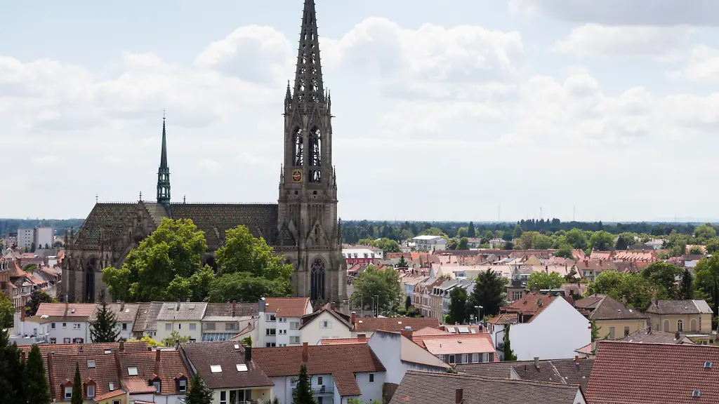 Sie vermisste ihre Stammkunden: Bäckerin stattet Senioren-Paar rettenden Hausbesuch ab