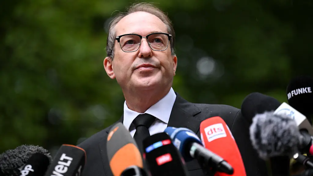Studie sieht russische Kampagne: Dobrindt: „Wir sind tägliches Ziel hybrider Kriegsführung“