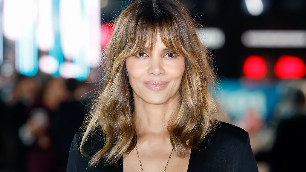 Halle-Berry-poses-for-photographers-upon-arrival-at-the-premiere-of-the-film-Crime-101-on-Wednesday-Jan-28-2026-in-London