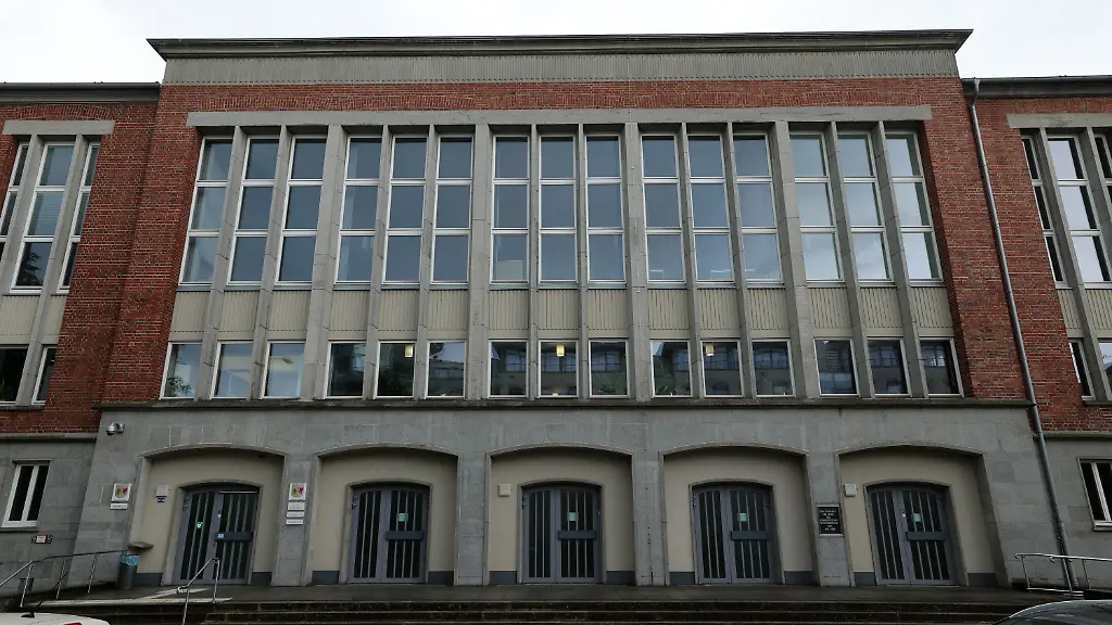 Hochsicherheitsprozess um Schmugglerpaar startet – n-tv.de