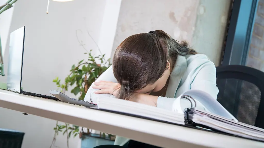 Emotionale Belastung?: Burn-out schleicht sich an? Diese Warnsignale gibt es