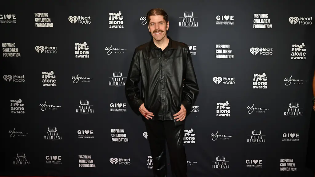 „Zustand ernst, aber stabil“: Perez Hilton braucht Operation nach Selbstverletzungs-Video
