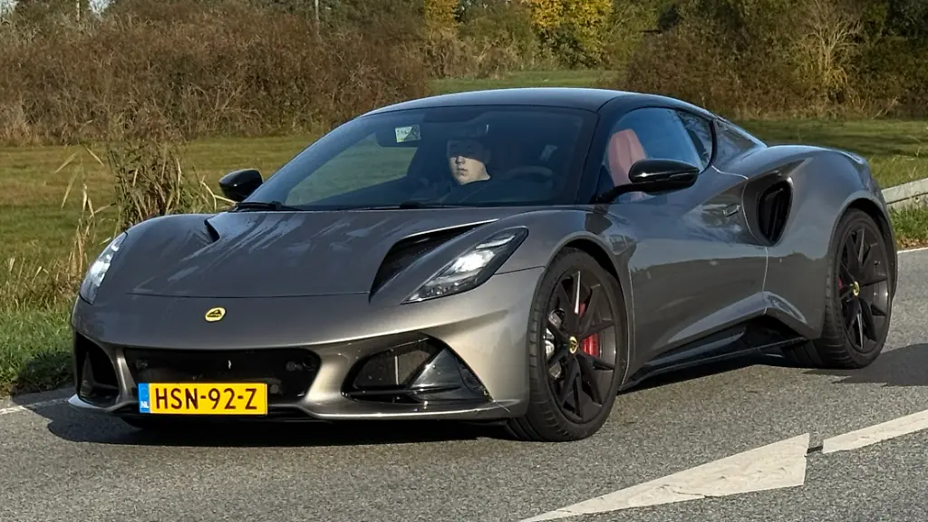 Lotus_Emira_VO