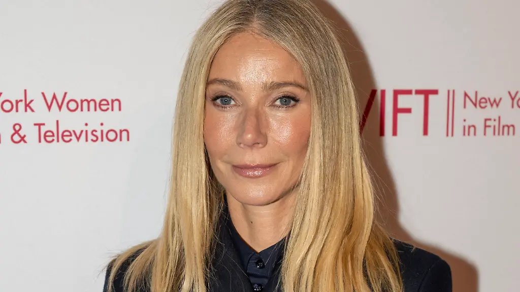 Filmstar zeigt viele Outfits: Gwyneth Paltrow debütiert auf TikTok in Jet, Bett und Badewanne