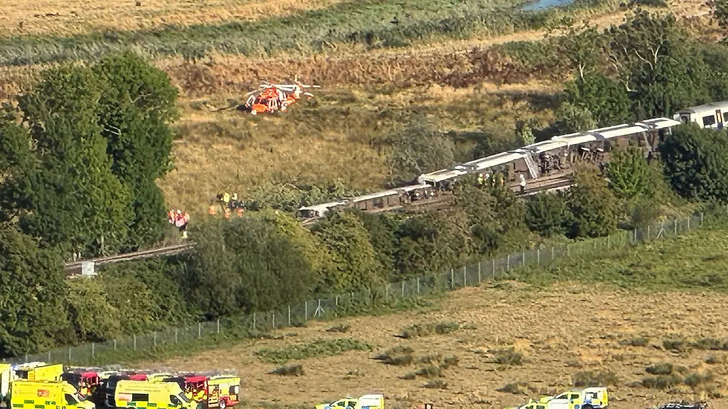 Unglück in Sussex: Passagierzug entgleist in England – wohl keine Toten