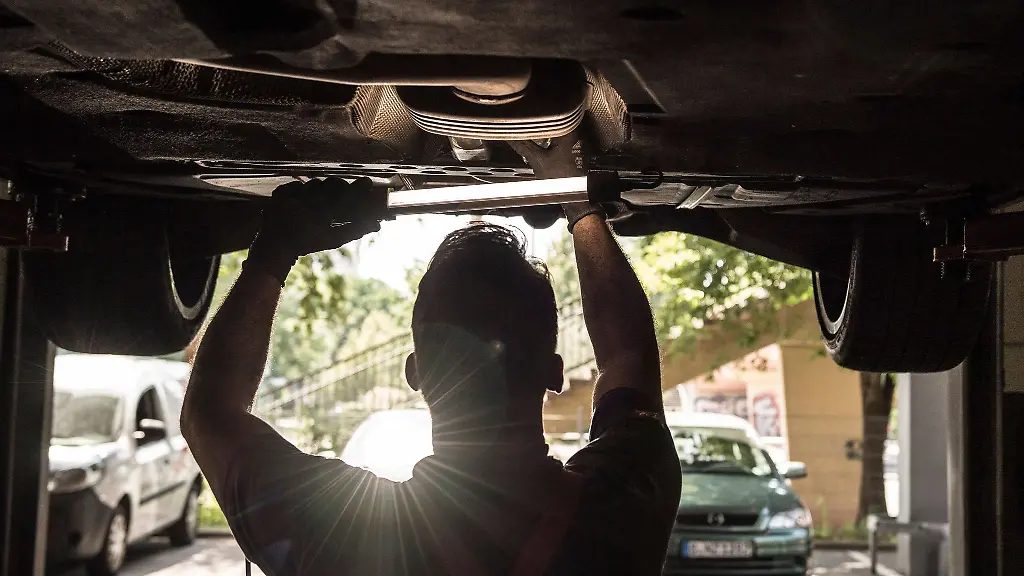 Bei langer Reparatur: Unfall: Muss die Versicherung monatelang Mietwagen zahlen?