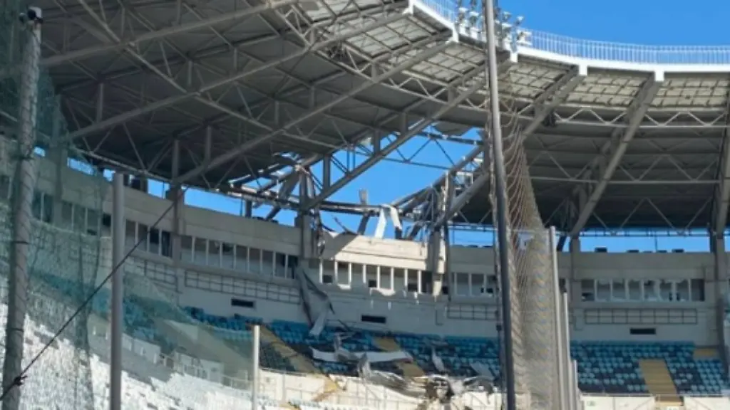Erstligist verschiebt Spiel: Großes Loch ins Fußballstadion von Odessa gerissen