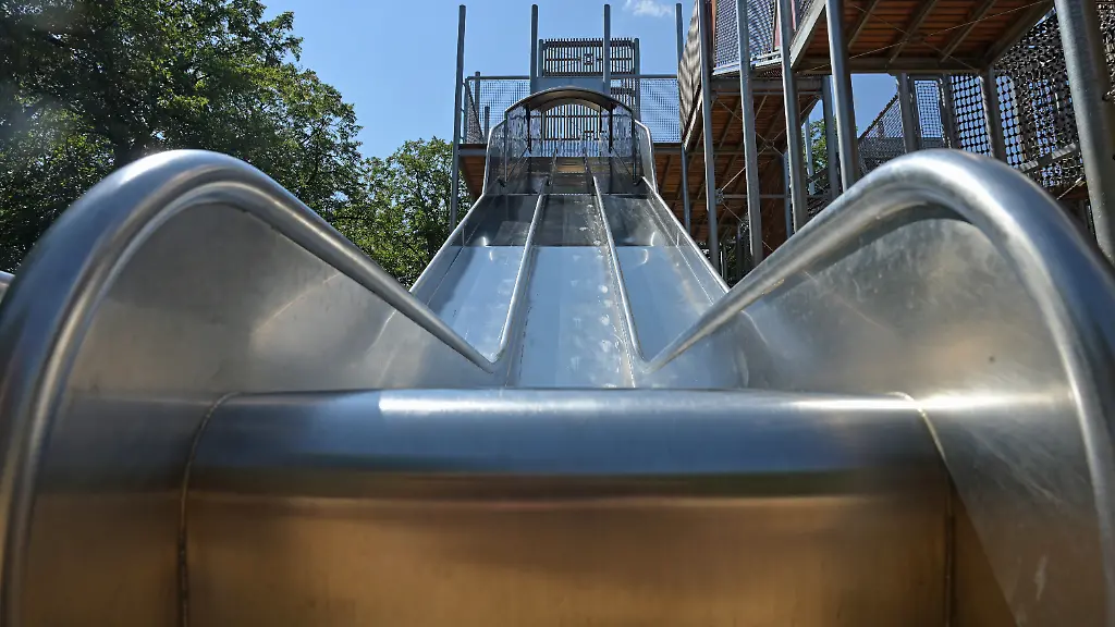 Wenn die Rutsche glüht: Hitzefeste Spielplätze lassen nicht nur Kinder aufatmen