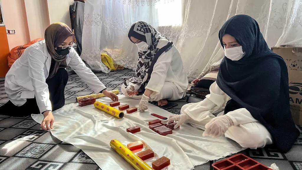 Seife, Honig, Hoffnung: Afghanistans Frauen trotzen den Taliban – und könnten die Wirtschaft retten