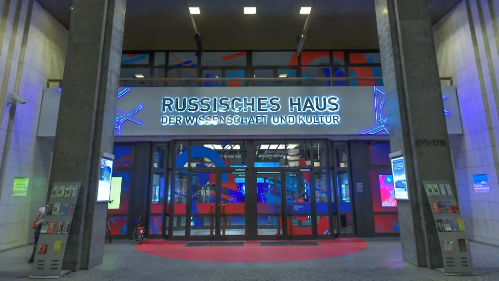 „Symbol unserer Schwäche“: Politiker dringen auf Schließung des Russischen Hauses in Berlin