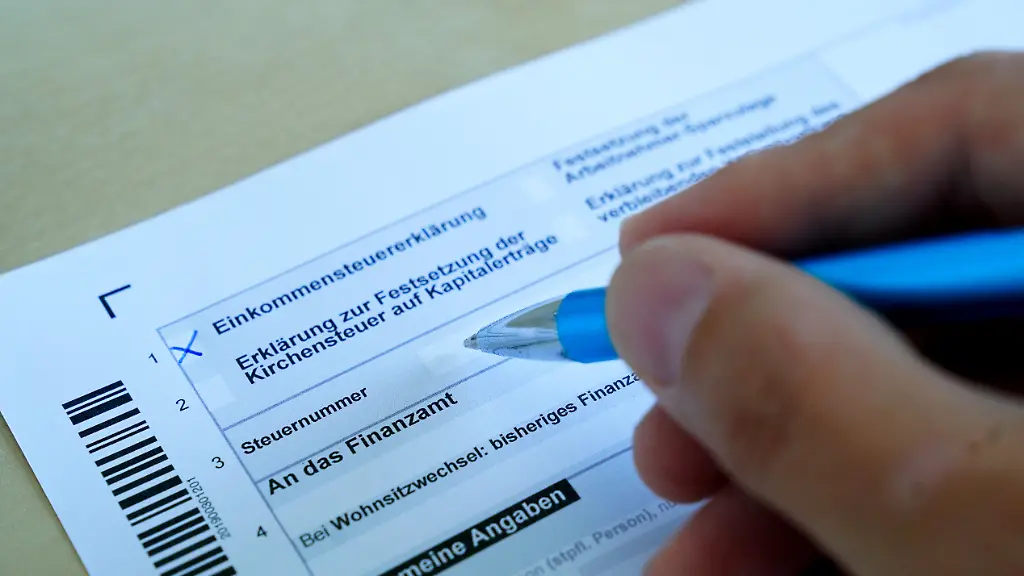 Senkung der Freibeträge: Klingbeil will größere Vereine stärker zur Kasse bitten