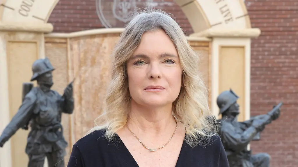 Erika Eleniak bei Onlyfans : „Baywatch“-Star will mit nackten Füßen Geld machen