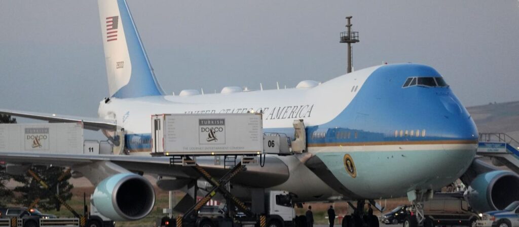 Ablenkungsmanöver: Trump im Catering-Wagen statt in der Air Force One?