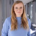 Ein Porträtbild der Journalistin Anna-Lou Beckmann.