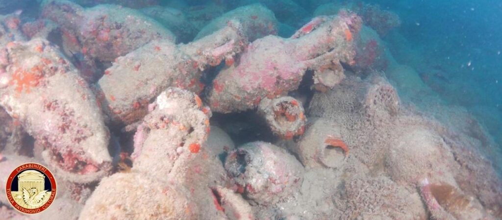 Schiffswrack aus der Römerzeit: Hunderte antike Krüge vor Sizilien gefunden