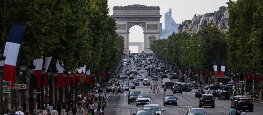 Paris führt Helmpflicht für E-Roller-Fahrer ein