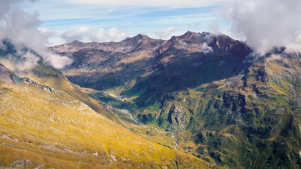 74-Jähriger stürzt in die Tiefe: Bergsteiger aus Nordrhein-Westfalen verunglückt in Tirol tödlich
