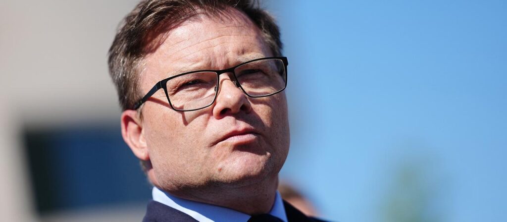 Umweltminister Schneider besucht Ukraine: Wiederaufbau im Fokus