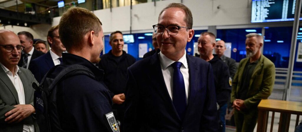 Dobrindt will nach Drohnen-Vorfall Forschung ausbauen