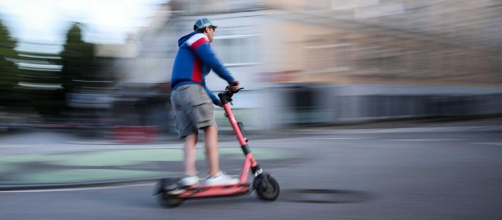 Unfälle mit E-Scootern: „Jeder Helm ist eine Hilfe“