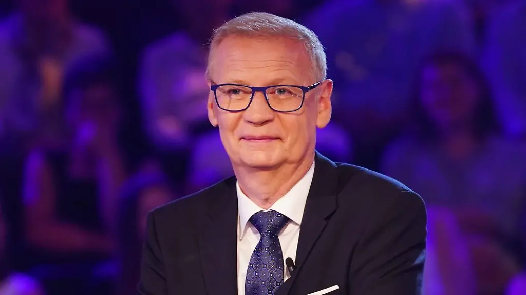 Lose Leiste sorgt für Aufregung : Günther Jauch nimmt das WWM-Studio auseinander