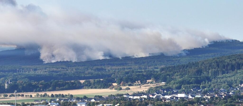 NRW kämpft mit dem wohl größten Waldbrand der Landesgeschichte