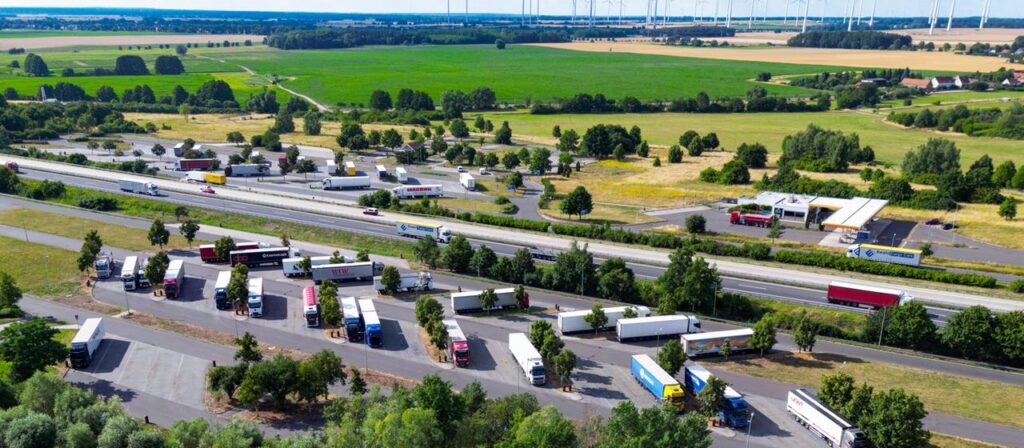 Niedrigwasser: Was die Lockerung des Lkw-Fahrverbots bedeutet