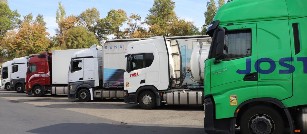 Weitere Bundesländer lockern Lkw-Sonntagsfahrverbot | tagesschau.de