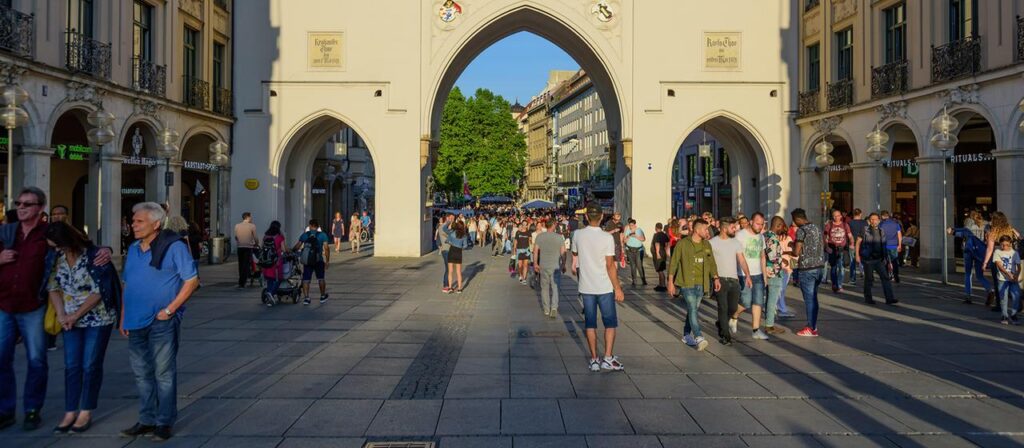 Tricks gegen Hitze in der Stadt: Von A nach B – möglichst im Schatten