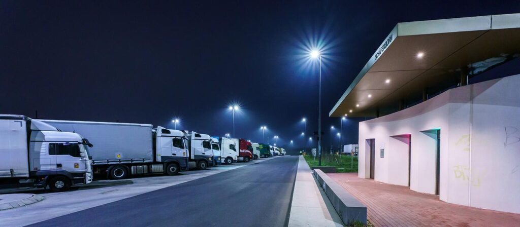 Wie Diebe nachts Lastwagen aufschlitzen und Ware klauen