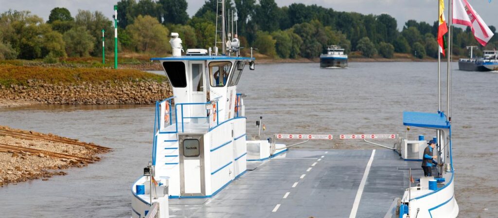 Rhein-Fähren fahren wieder – Binnenschiffe haben weiter Probleme