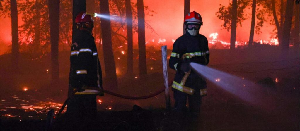 Waldbrände in Europa: Hunderte Menschen in Sicherheit gebracht