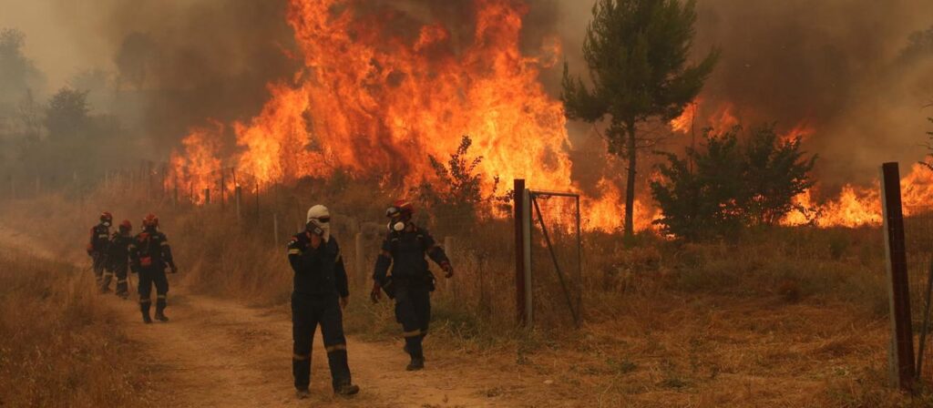 Feuerwehren in Griechenland kämpfen gegen 73 Waldbrände