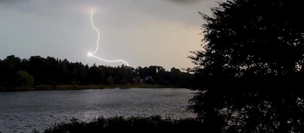 Verletzte, Schäden und Verkehrsprobleme durch Unwetter
