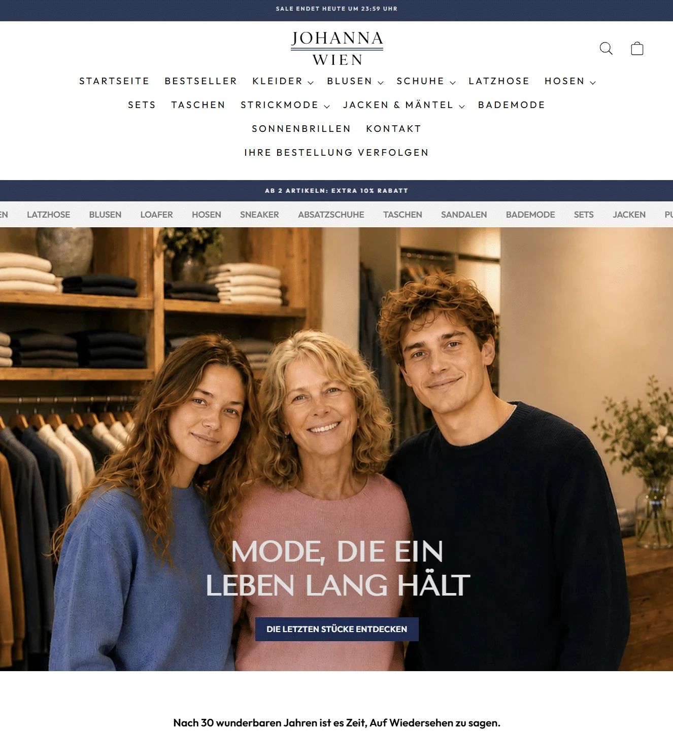 Startseite von Johanna Wien: eine blonde Frau mittleren Alters mit einer jungen Frau und einem jungen Mann in einer Boutique, darüber „Mode, die ein Leben lang hält“ und „Die letzten Stücke entdecken“, darunter „Nach 30 wunderbaren Jahren ist es Zeit, Auf Wiedersehen zu sagen“.