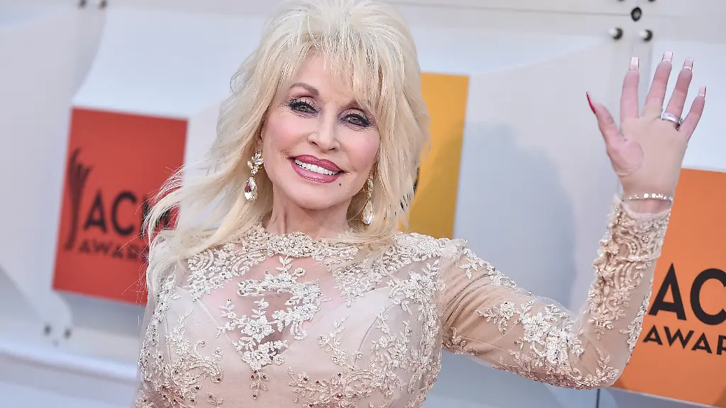 Schwester wusste Bescheid: Dolly Parton verschwieg Krebs vor Familienmitgliedern