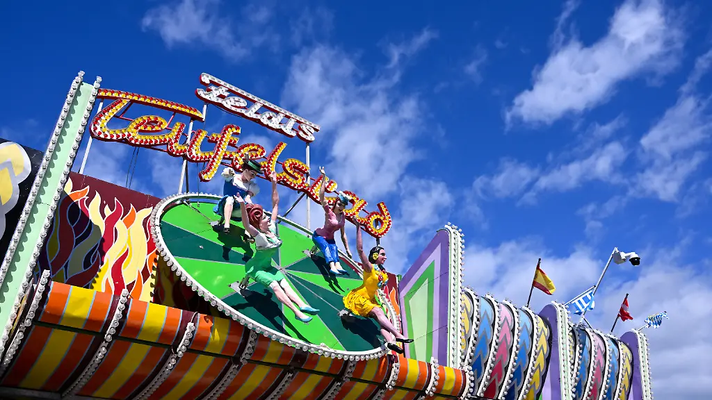 Frauenfiguren nun „angezogener“: Übertriebene „Prüderie“ auf der Wiesn?