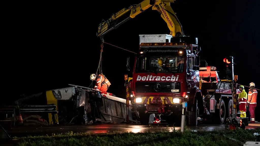 Niederländische Gruppe an Bord: Schwerer Unfall mit Reisebus in der Schweiz – mehrere Tote