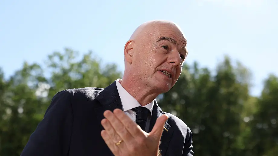 FIFA-Boss offen für Reformen: Ums Überleben kämpfender Infantino rollt Charme-Offensive aus