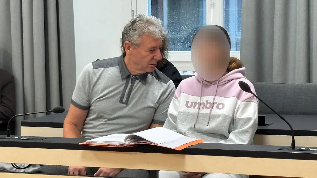 Zeuge verhindert Unglück knapp: Mutter stellt sich mit Kind auf Bahngleise – Urteil gefallen